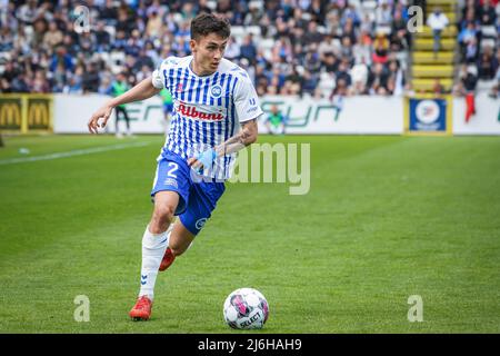 Odense, Dänemark. 01., Mai 2022. Nicholik Mickelson (2) von ob beim Superliga-Spiel 3F zwischen Odense Boldklub und Aarhus GF im Nature Energy Park in Odense. (Foto: Gonzales Photo - Kent Rasmussen). Stockfoto