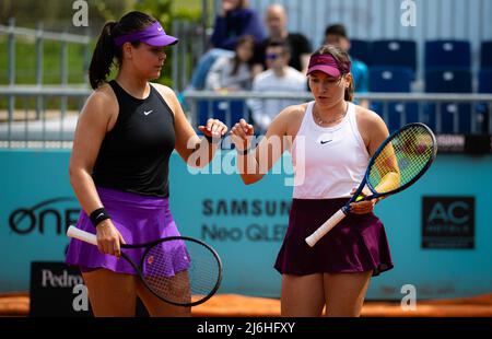 Lidziya Marozava aus Weißrussland und Natela Dzalamidze aus Russland spielen Doppel beim Tennisturnier Mutua Madrid Open 2022 am 30. April 2022 im Caja Magica Stadion in Madrid, Spanien - Foto: Rob Prange/DPPI/LiveMedia Stockfoto