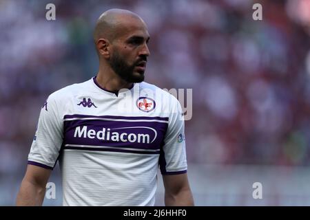 Mailand, Italien. 01.. Mai 2022. Riccardo Saponara vom AFC Fiorentina schaut während des Serie A Spiels zwischen AC Mailand und ACF Fiorentina im Stadio Giuseppe Meazza am 1 2022. Mai in Mailand, Italien. Quelle: Marco Canoniero/Alamy Live News Stockfoto