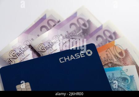 UK Chase Bank mastercard-Karte, mit Besonderheit - keine Bankkartendetails auf der Vorderseite. Nur digitale (virtuelle) Bank. Stafford, Großbritannien, Mai 2, Stockfoto