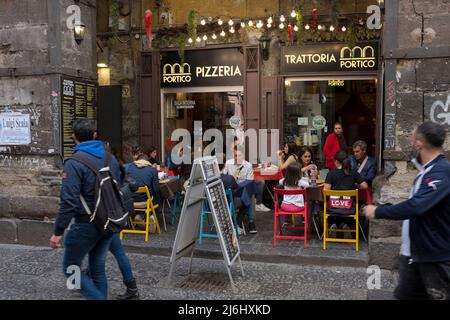 Portico Pizzeria Naples Italien Stockfoto