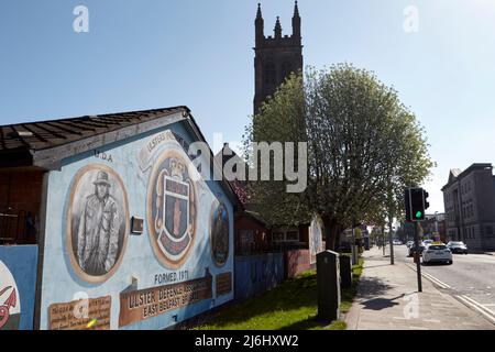 UDA (Ulster Defense Association) loyalistische paramilitärische Wandgemälde auf der „Freedom Corner“ Lower Newtownards Road, East Belfast, Nordirland, 20.. April Stockfoto