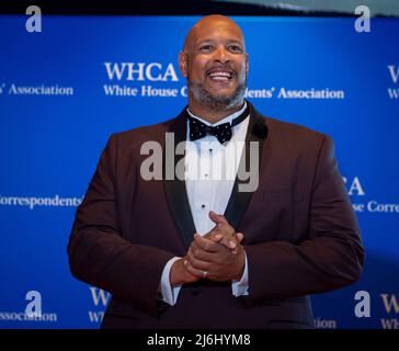 Harry Dunn kommt am Samstag, den 30. April 2022, zum Jahresessen der White House Correspondenents Association 2022 im Washington Hilton Hotel an. Dies ist das erste Mal seit 2019, dass die WHCA aufgrund der COVID-19-Pandemie ihr jährliches Abendessen veranstaltet. Kredit: Rod Lamkey / CNP Stockfoto