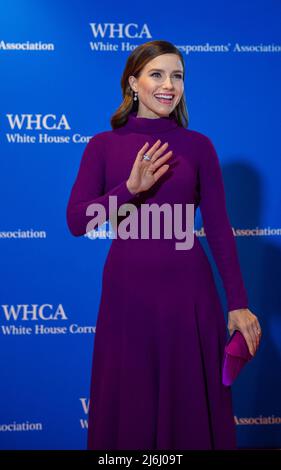 Sophia Bush kommt am Samstag, den 30. April 2022, zum Jahresessen der White House Correspondenents Association 2022 im Washington Hilton Hotel an. Dies ist das erste Mal seit 2019, dass die WHCA aufgrund der COVID-19-Pandemie ihr jährliches Abendessen veranstaltet. Kredit: Rod Lamkey / CNP Stockfoto