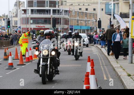 Hastings, East Sussex, Großbritannien. 02. Mai 2022. Der traditionelle 1. Mai-Radlauf 2022 kommt mit Tausenden von Bikern, die durch das ganze Land reisen, um an diesem Festival teilzunehmen. Foto: Paul Lawrenson/Alamy Live News Stockfoto