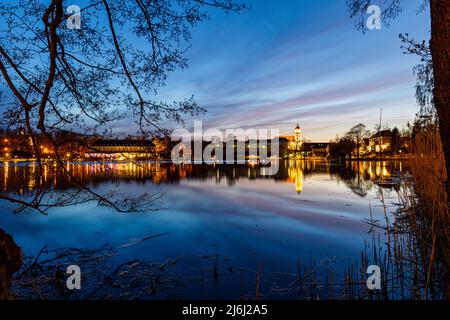 Überlegungen zu einem See aus der Stadt Bad Salzungen in Thüringen Stockfoto