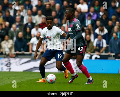 LONDON, England - 01. MAI: Boubakary Soumare von Leicester City und Ryan Sessegnon von Tottenham Hotspur während der Premier League zwischen Tottenham Hotspur und Stockfoto