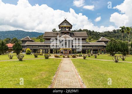 Seri Menanti, Malaysia, 2. Mai 2022: Istana Seri Menanti ist der alte Palast des Yam Tuan von Negeri Sembilan im Jahr 1900s. Es ist jetzt ein Muzeum und Stockfoto