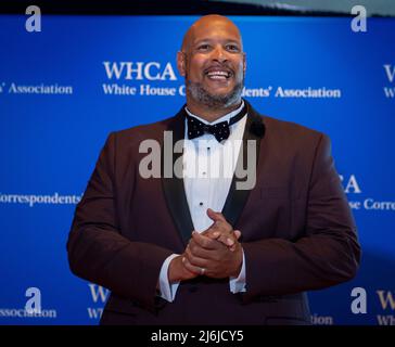 Harry Dunn kommt am Samstag, den 30. April 2022, zum Jahresessen der White House Correspondenents Association 2022 im Washington Hilton Hotel in Washington, DC an. Dies ist das erste Mal seit 2019, dass die WHCA aufgrund der COVID-19-Pandemie ihr jährliches Abendessen veranstaltet. Kredit: Rod Lampey / CNP/Sipa USA Stockfoto