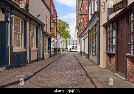 Verlassene gepflasterte Straße in Boston, Großbritannien Stockfoto