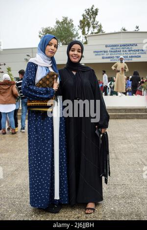 Athen, Griechenland, 2. Mai 2022. Gläubige versammeln sich, um Eid al-Fitr-Gebet in der offiziellen Moschee der griechischen Hauptstadt durchzuführen. Quelle: Dimitris Aspiotis / Alamy Live News Stockfoto