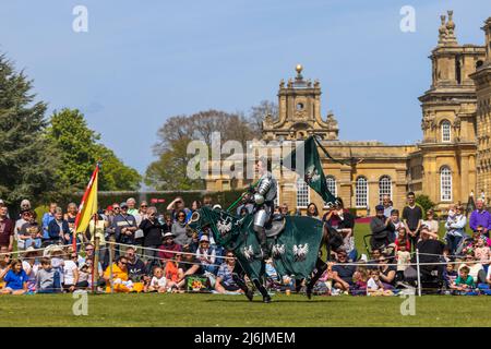 Die Ritter von Mittelengland treten am 30.. April 2022 im Blenheim Palace auf Stockfoto