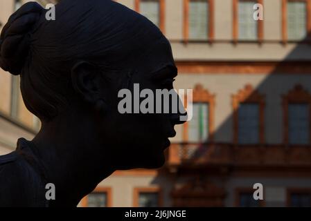 Statue von Cristina Trivulzio di Belgiojoso, eine prominente Figur der Vereinigung Italiens (19. c), erste Statue, die einer Frau in Mailand gewidmet ist (2021) Stockfoto