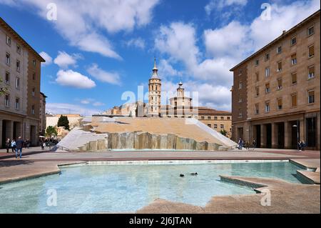 Blick auf den Brunnen auf der Plaza del Pilar Zaragoza, Aragon, Spanien, Europa. Stockfoto