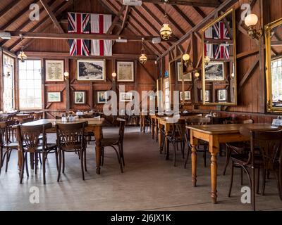 Das Bild zeigt die Gemeinschaftshalle in Blist Hill Victorian Town, wie sie 1900 während der Herrschaft von Königin Victoria war Stockfoto