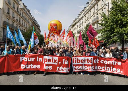 Philippe Martinez (CGT) nimmt an der Demonstration am 1. Mai 2022 in Paris, Frankreich, Teil. Stockfoto