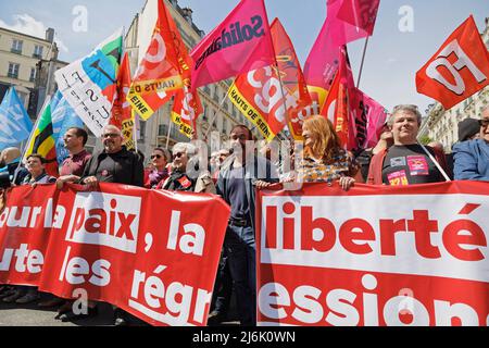 Philippe Martinez (CGT) nimmt an der Demonstration am 1. Mai 2022 in Paris, Frankreich, Teil. Stockfoto