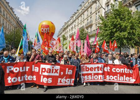 Philippe Martinez (CGT) nimmt an der Demonstration am 1. Mai 2022 in Paris, Frankreich, Teil. Stockfoto