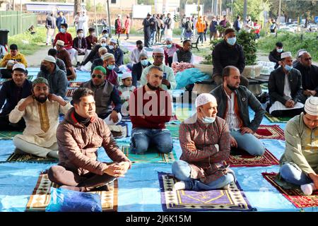 Islamische Gemeinschaft aus Bangladesch feiert das Eid Al Fitr-Fest, Rom, Italien, 2 2022. Mai. Für Muslime auf der ganzen Welt markiert Eid Al Fitr das Ende des Heiligen Monats Ramadan. (Foto von Elisa Gestri/Sipa USA) Stockfoto