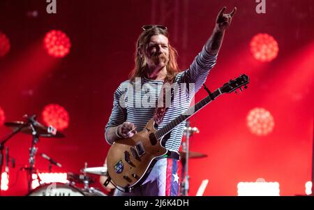 Eagles of Death Metal Headliner am Samstagabend beim Teddy Rocks Festival am 30. April 2022. Kredit: Charlie Raven/Alamy Stockfoto