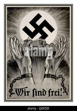 1930s Nazi-Propagandakarte Poster 'Wir sind frei' 'Wir sind frei' zeigt ein Paar Hände, die sich aus Handschellen lösen, mit der Nürnberger Burg und dem leuchtenden Swastika-Symbol als aufgehender Sonne dahinter. Nürnberg Nazi-Deutschland. Von Künstler FRICKER Stockfoto