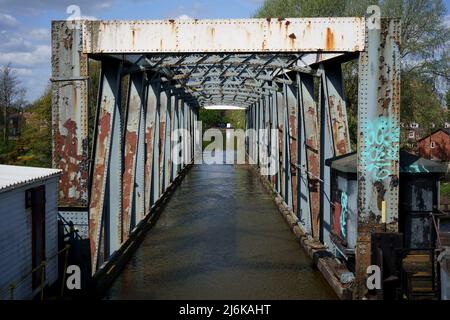 Barton Swing Aqueduct in Barton upon Irwell, Greater Manchester, England. Sie führt über den Bridgewater-Kanal über den Manchester Ship Canal. Stockfoto