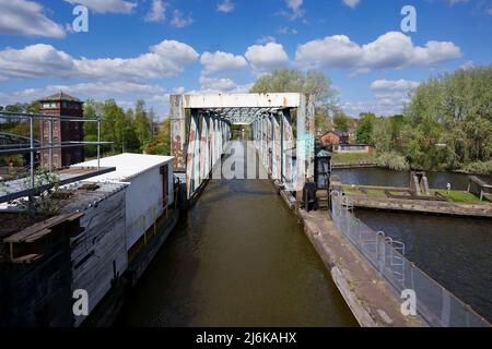 Barton Swing Aqueduct in Barton upon Irwell, Greater Manchester, England. Sie führt über den Bridgewater-Kanal über den Manchester Ship Canal. Stockfoto