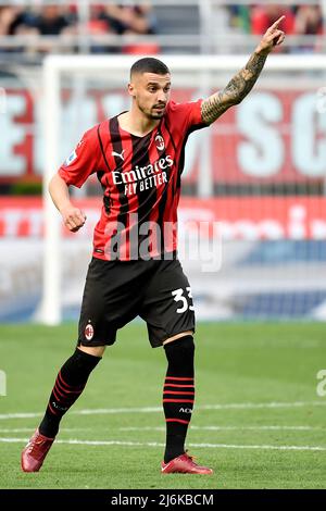Rade Krunic vom AC Mailand reagiert während des Fußballspiels der Serie A 2021/2022 zwischen dem AC Mailand und dem ACF Fiorentina im San Siro-Stadion in Mailand (Italien), Stockfoto