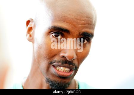 Sir Mo Farah nach dem Rennen im Vitality London 10.000. Bilddatum: Montag, 2. Mai 2022. Stockfoto