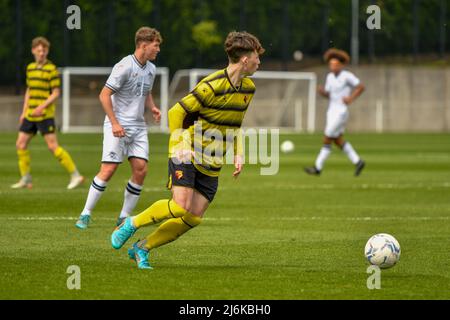 Swansea, Wales. 30. April 2022. Charlie Davis von Watford unter 18s Jahren während des Spiels der Professional Development League zwischen Swansea City unter 18 und Watford unter 18 Jahren an der Swansea City Academy in Swansea, Wales, Großbritannien, am 30. April 2022. Quelle: Duncan Thomas/Majestic Media. Stockfoto