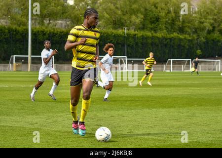 Swansea, Wales. 30. April 2022. Tobi Adeyemo aus Watford unter 18s Jahren während des Spiels der Professional Development League zwischen Swansea City unter 18 und Watford unter 18 Jahren an der Swansea City Academy in Swansea, Wales, Großbritannien am 30. April 2022. Quelle: Duncan Thomas/Majestic Media. Stockfoto