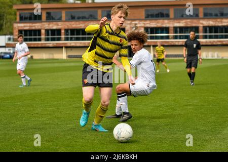 Swansea, Wales. 30. April 2022. Albert Eames aus Watford unter 18s Jahren während des Spiels der Professional Development League zwischen Swansea City unter 18 und Watford unter 18 Jahren an der Swansea City Academy in Swansea, Wales, Großbritannien, am 30. April 2022. Quelle: Duncan Thomas/Majestic Media. Stockfoto