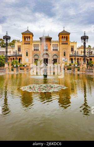 Antiguo Pabellón Mudéjar Museum für Volkskunst und Traditionen, Museo de Artes y Costumbres Populares de Sevilla Plaza de América in Sevilla Spanien Stockfoto