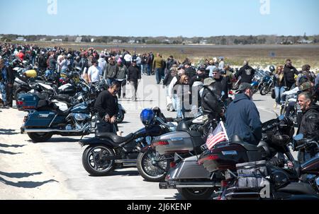 Segen der Fahrräder - West Dennis Beach (Cape Cod). Fahrräder standen Schlange und warteten Stockfoto