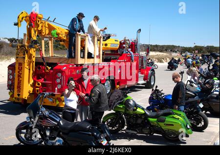 Segen der Fahrräder - West Dennis Beach (Cape Cod). Gesponsert von den Blue Knights of Massachusetts Stockfoto