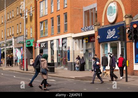 London - April 2022: Das Oaks Shopping Centre in Acton, West London Stockfoto