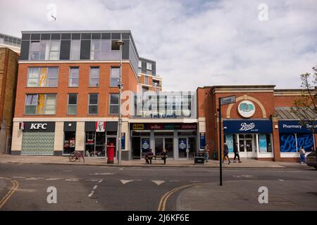 London - April 2022: Das Oaks Shopping Centre in Acton, West London Stockfoto