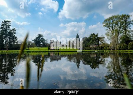 Melbourne Hall & Gardens, Derbyshire, UK. Ein herrschaftliches Haus aus dem 18. Jahrhundert aufgeführt und Gärten Stockfoto