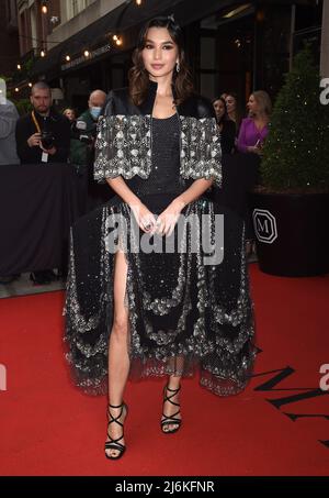 New York City, USA. 02.. Mai 2022. New York City, USA. 02.. Mai 2022. Gemma Chan verlässt das Mark Hotel zur MET Gala am 02. Mai 2022 in New York, CA. © Tammie Arroyo/AFF-USA.com Quelle: AFF/Alamy Live News Stockfoto