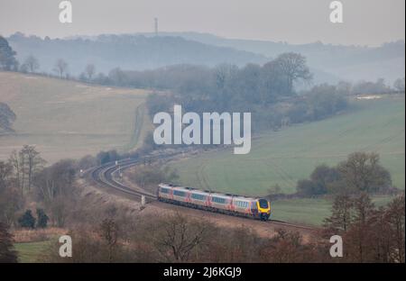 Crosscountry Trains Bombardier Class 221 voyager Train 221133 führt durch den Wingfield Park auf der midland-Hauptlinie in Derbyshire Stockfoto