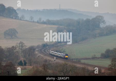 East Midlands Eisenbahn Klasse 222 Diesel Meridian Zug auf der Midland Hauptlinie in Derbyshire Stockfoto