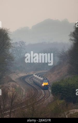 East Midlands Eisenbahn Klasse 222 Diesel Meridian Zug auf der Midland Hauptlinie in Derbyshire Stockfoto