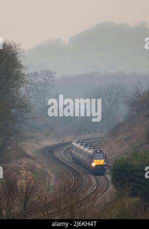 East Midlands Eisenbahn Klasse 222 Diesel Meridian Zug auf der Midland Hauptlinie in Derbyshire Stockfoto