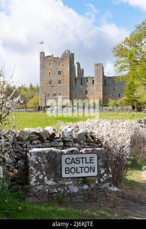 Bolton Castle, Castle Bolton Village, Wensleydale, Yorkshire Dales, England, VEREINIGTES KÖNIGREICH Stockfoto