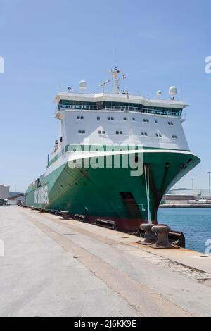 ALGECIRAS, SPANIEN; MAI/01/2022; FRS EXPRESS Ship vor Anker im Hafen von Algeciras. Stockfoto