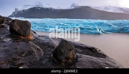 Gletscherzunge des Svínafellsjökull, Skaftafell Nationalpark - Gletscherzunge von Svínafellsjökull, Skaftafell Nationalpark Stockfoto