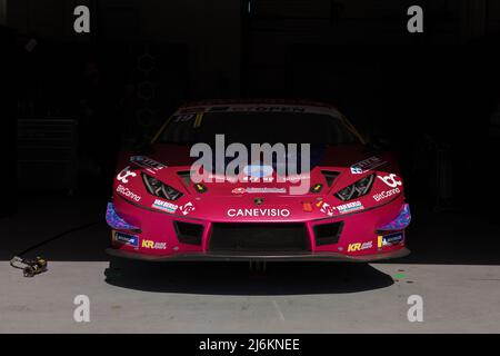 30. April 2022. Estoril, Portugal. Das #19 Oregon Team - Lamborghini Huracan GT3 EVO MY 2022, gefahren von Kevin Gilardino (ITA) und Glenn Van Berlo (NLD) während der Runde 1 der International GT Open © Alexandre de Sousa/Alamy Live News Stockfoto