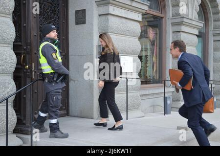 Schwedischer Politiker und Vorsitzender der gemäßigten Partei Ulf Kristersson in der Nähe des Riksdag (Parlamentsgebäude) in Stockholm - 29. April 2022. Stockfoto