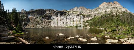 Panorama des Black Lake im Rocky Mountain National Park Stockfoto