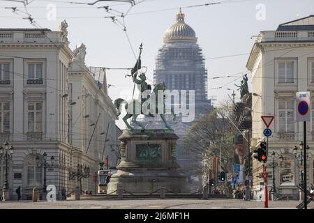 Brüssel, Belgien - 25. März 2021: Statue de Godefroid de Bouillon auf dem Place Royale Bruxelles. Stockfoto